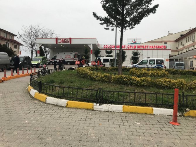Kitaplıktaki Tabanca Düşünce Karnından Yaralandı