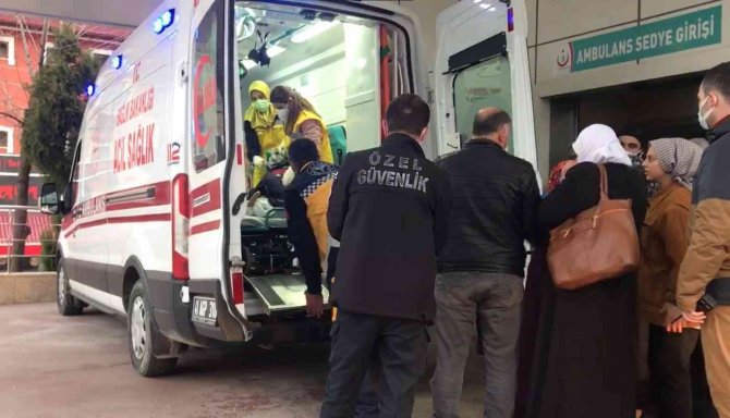 Kitaplıktaki Tabanca Düşünce Karnından Yaralandı