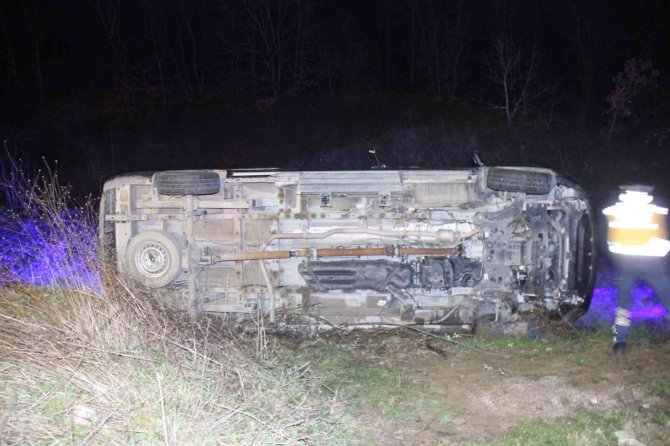 Vakaya Giden Ambulans Virajı Alamayınca Yan Yattı