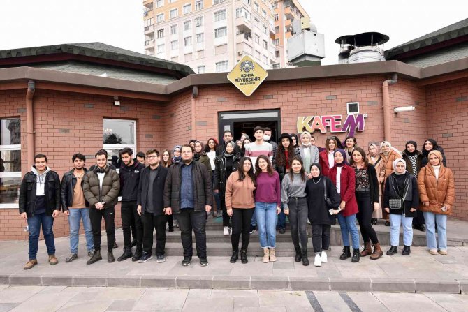 Özgün Fikirleri Olan Genç Kültür Kart Üyesi Gençler Bir Araya Geldi
