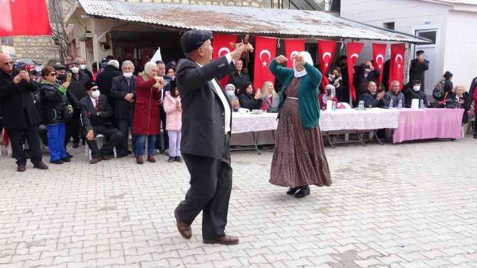 Köylüler 102 Yıl Önceki "Kurtuluşa Yürüyüşü"nü Canlandırdı