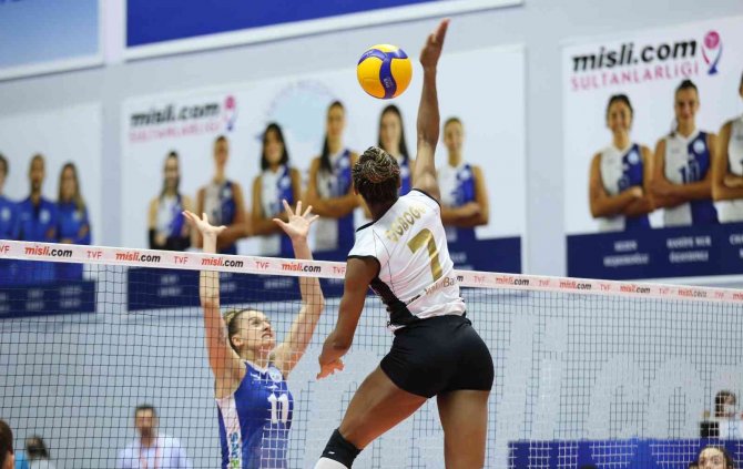 Lider Vakıfbank, Sarıyer Deplasmanında Set Vermedi