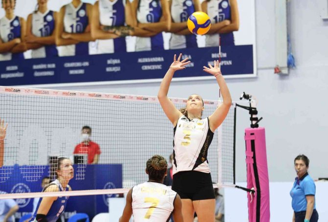Lider Vakıfbank, Sarıyer Deplasmanında Set Vermedi