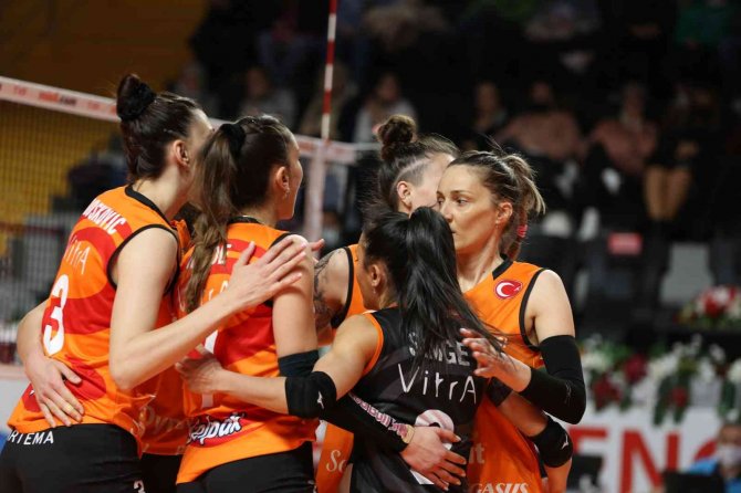 Sultanlar Ligi: Kuzeyboru: 0 - Eczacıbaşı Dynavit: 3