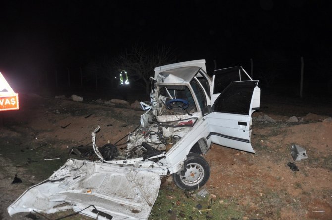 Otomobil İle Hafif Ticari Araç Çarpıştı: 1 Ölü, 1 Ağır Yaralı