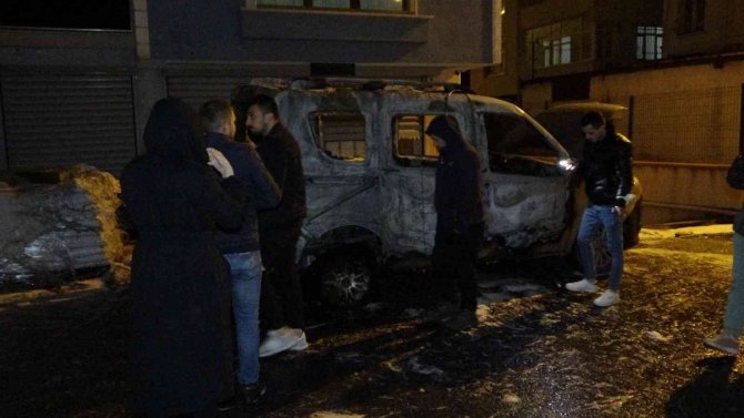 Pendik’te Tamir Ettiği Araç Alev Aldı