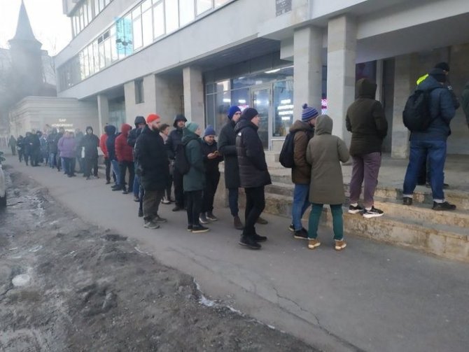 Ruslar Bankamatiklere Akın Etti