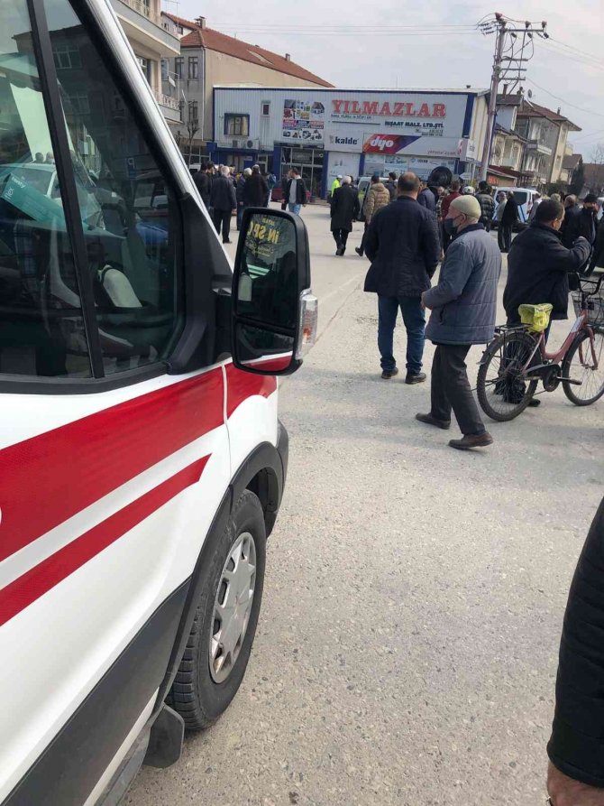Hafif Ticari Aracın Çarptığı Yaşlı Adam Hastanede Hayatını Kaybetti