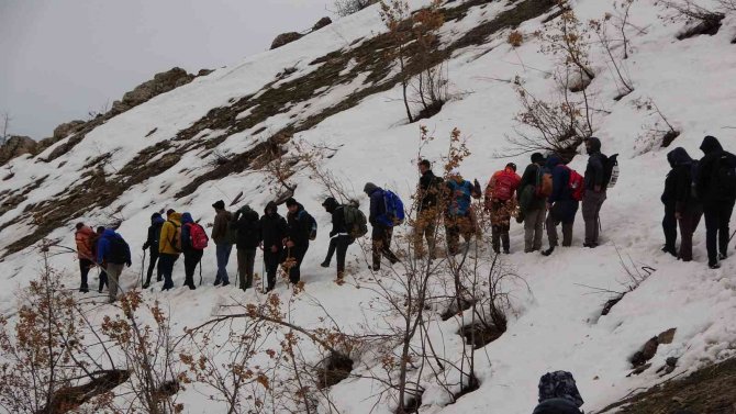 Derecik’te İki Mevsim Arası Sadece 5 Kilometre