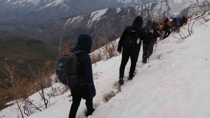 Derecik’te İki Mevsim Arası Sadece 5 Kilometre