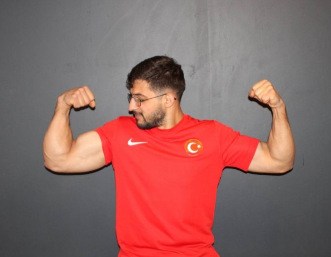 Bayburtlu Bilek Güreşi Şampiyonu Yeni Şampiyonluklara Hazırlanıyor