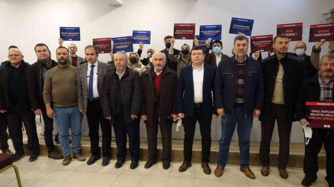 Uşak Ak Parti: “28 Şubat Darbesi Vesayetçi Sistemin İlk Tezahürü Değildir”