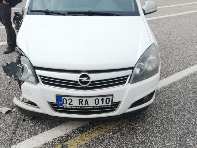 İ̇ki Otomobil Çarpıştı: 1 Yaralı