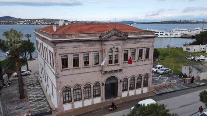 Ayvalık Belediyesi Tarihi Binada Hizmet Vermeye Başladı