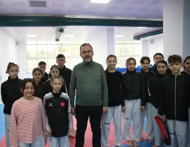 Gençlik Ve Spor Bakanı Kasapoğlu’ndan Bozüyük’e Sürpriz Ziyaret