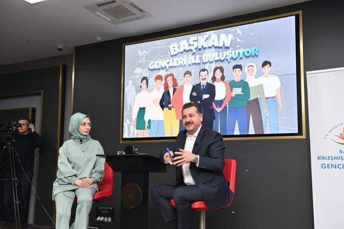 Gençler Yücel Hocalarıyla Buluştu