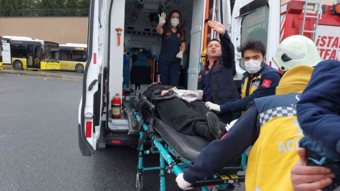 Yolcu Otobüsü Durakta Kadına Ve Çocuğa Çarptı: 2 Yaralı