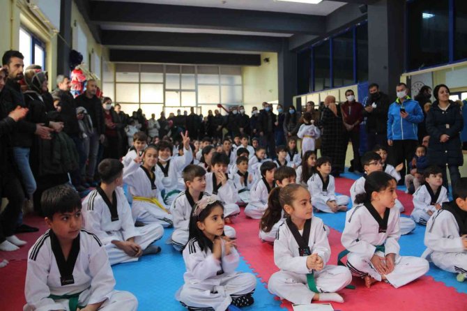 Tatvanlı Minik Tekvandocular Kuşak Bağladı