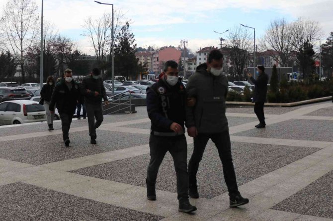 Bolu’da Uyuşturucuyla Yakalanan 3 Kişi Adliyeye Sevk Edildi