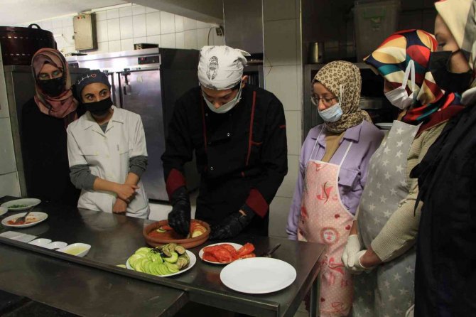Burdurlu Kadınlar Dünya Lezzetlerini Kendi Mutfaklarına Taşıyor
