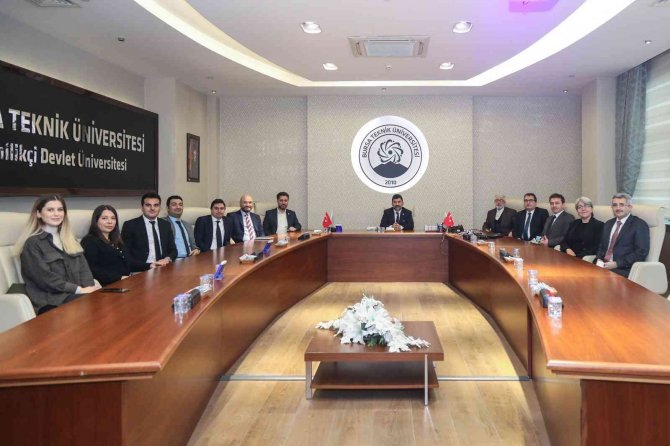 Rektör Prof. Dr. Arif Karademir: "Krizi Fırsata Çevirmeyi Bildik"