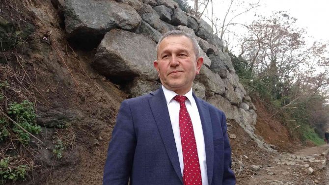 Yamaçta Heyelana Yol Açan Yağmur Suyuna Çözüm Bulunacak