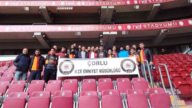 Çorlulu Öğrenciler Galatasaray Maçını Stadyumdan İzledi