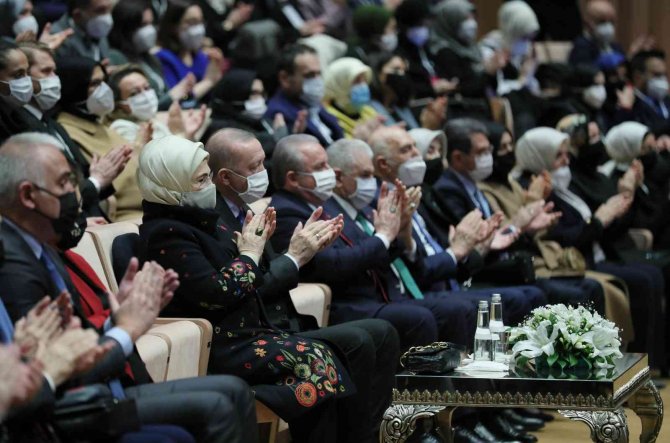 Cumhurbaşkanı Erdoğan: “Biz Fikrin, İnancın, Mücadelesini Verenlerin Ardından Gidenlerle Toplantı Yaparken Başkaları Başka Tür Toplantılar Yapıyor”