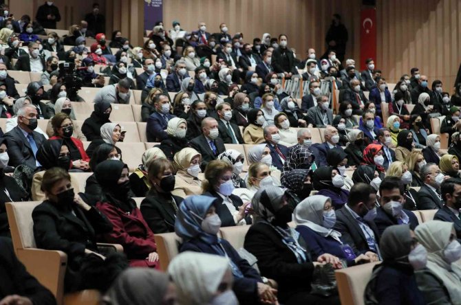 Cumhurbaşkanı Erdoğan: “Biz Fikrin, İnancın, Mücadelesini Verenlerin Ardından Gidenlerle Toplantı Yaparken Başkaları Başka Tür Toplantılar Yapıyor”