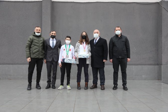 Başkan Bıyık, Sporda Derece Elde Eden Öğrencileri Ödüllendirdi