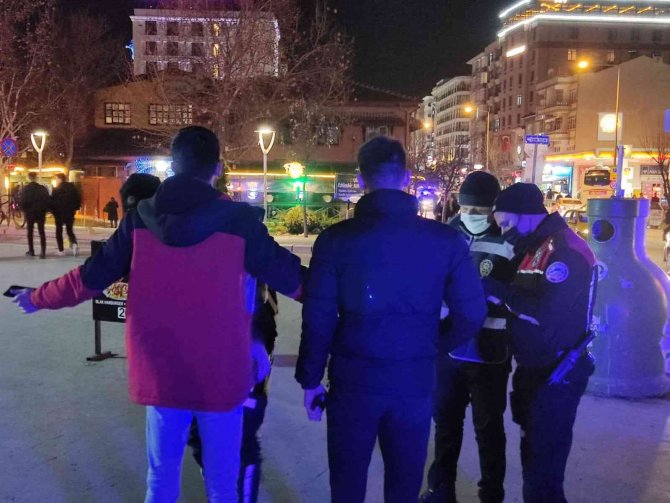 Eskişehir’de Saatler İçerisinde Binlerce Şahıs Denetlendi