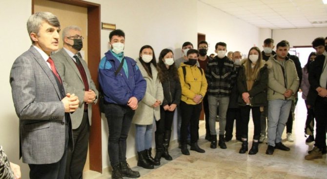 Dpü’nün “Askıda Giysi” Kampanyasına Destek