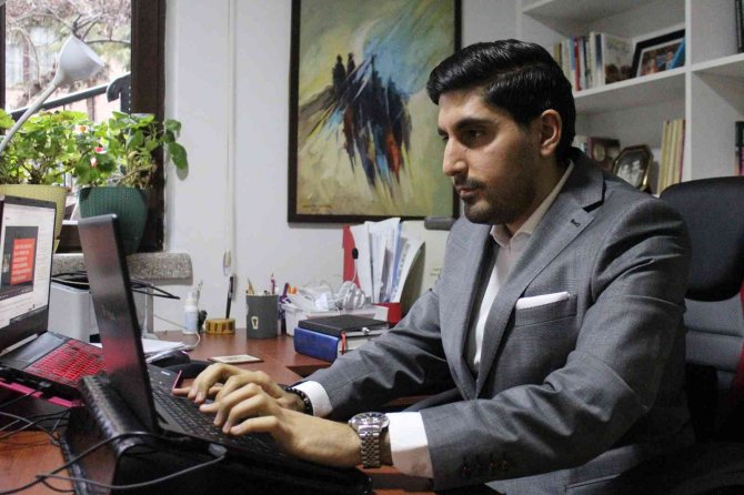 Ekonomi Yorumcusu Muratlı: “Rusya’nın Swift’ten Çıkarılması Doların Hegemonyasına Darbe Olacak”