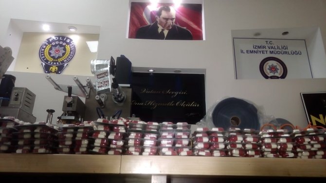 İ̇zmir Polisinden Sentetik Ecza Hap Üretim Deposuna Baskın