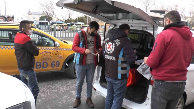 Kadıköy’de Emniyet Kemeri Takmayan Taksi Şoförleri Cezadan Kaçamadı