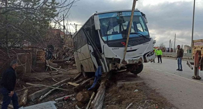 Servis Minibüsünün Altında Kalan Lise Öğrencisi Yaşamını Yitirdi
