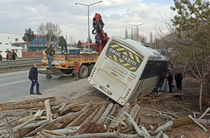 Servis Minibüsünün Altında Kalan Lise Öğrencisi Yaşamını Yitirdi