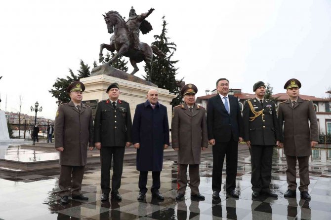 Kırgızistan Savunma Bakanı Bekbolotov’dan Keçiören’e Ziyaret