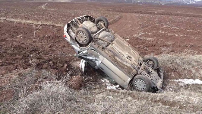 Takla Atan Otomobil Şarampole Devrildi: Köy Muhtarı Ölümden Döndü