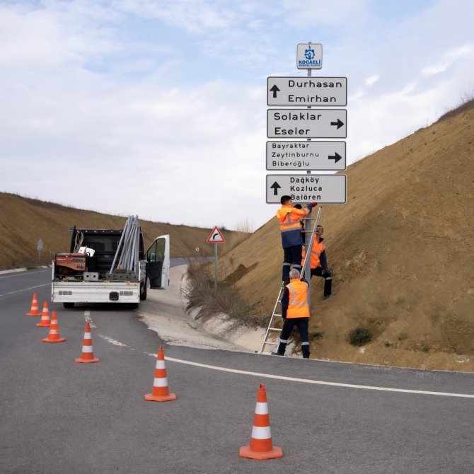 Kırsal Mahallelerin İşaret Ve Yönlendirme Levhaları Yenileniyor
