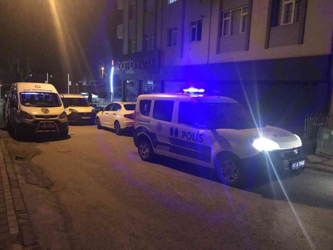 Kazara Ateş Alan Tabancayla Kendini Ve Arkadaşını Yaraladı