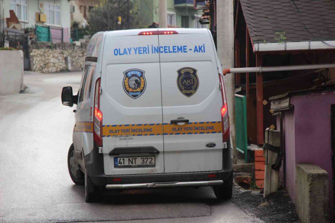 İ̇ki Gündür Haber Alınamıyordu, Evinde Ölü Bulundu