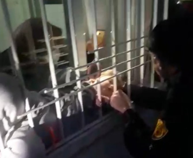 Oyun Sırasında Parmağı Parmaklıklara Sıkışan Küçük Kızın Yardımına İtfaiye Koştu