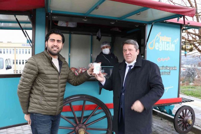 Büyükşehirden Üniversite Öğrencilerine Çorba İkramı