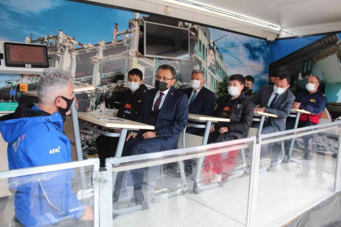 Alaşehir’de Öğrencilere Yangın Ve Deprem Eğitimi