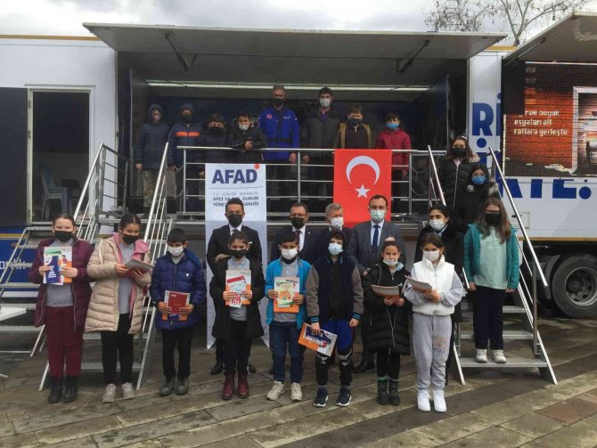 Alaşehir’de Öğrencilere Yangın Ve Deprem Eğitimi