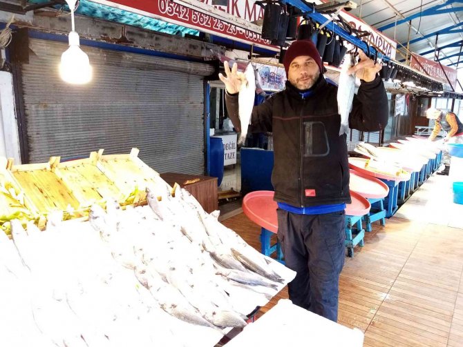 Fırtına Balık Tezgahlarına Esti