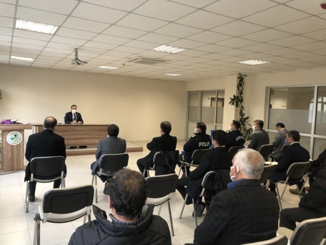 Burhaniye’de Kaymakam Memiş, Muhtarlarla Bir Araya Geldi