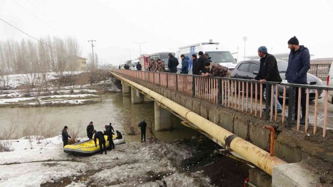 Karasu Nehri’nde Kaybolan Yağmur İçin Murat Nehri’nde De Çalışma Başlatıldı