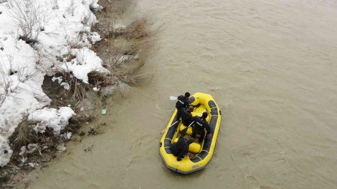 Karasu Nehri’nde Kaybolan Yağmur İçin Murat Nehri’nde De Çalışma Başlatıldı